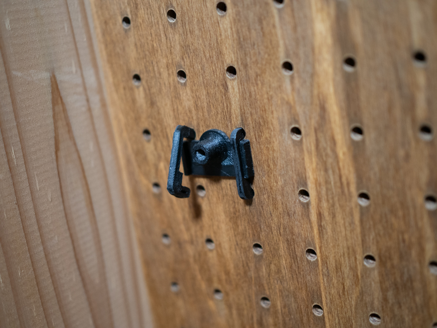 有孔ボード用ボトルケージアタッチメントの開発