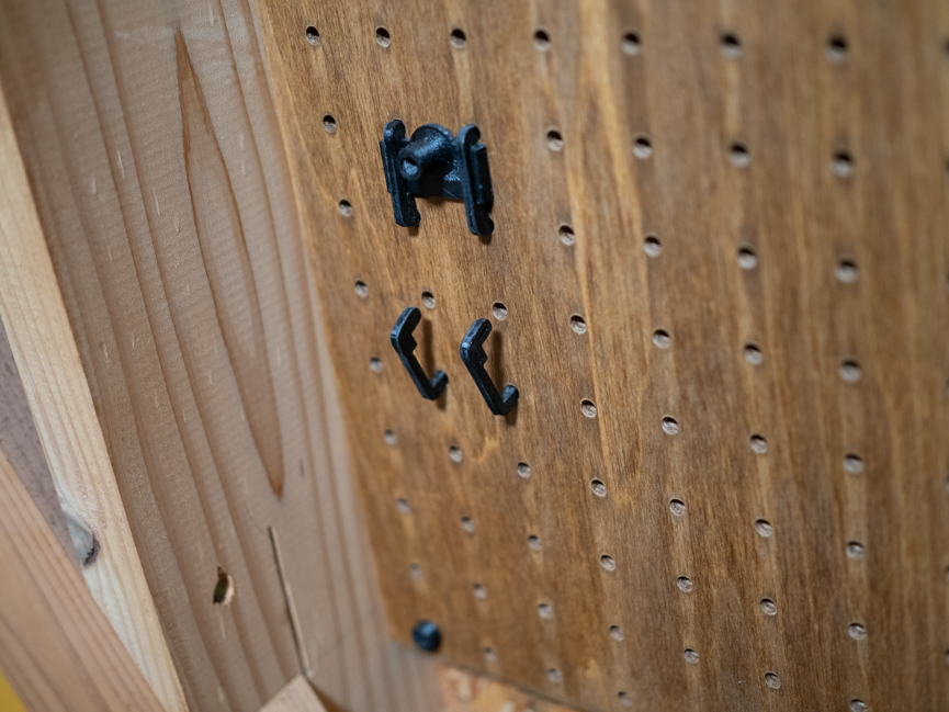 有孔ボード用ボトルケージアタッチメントの開発