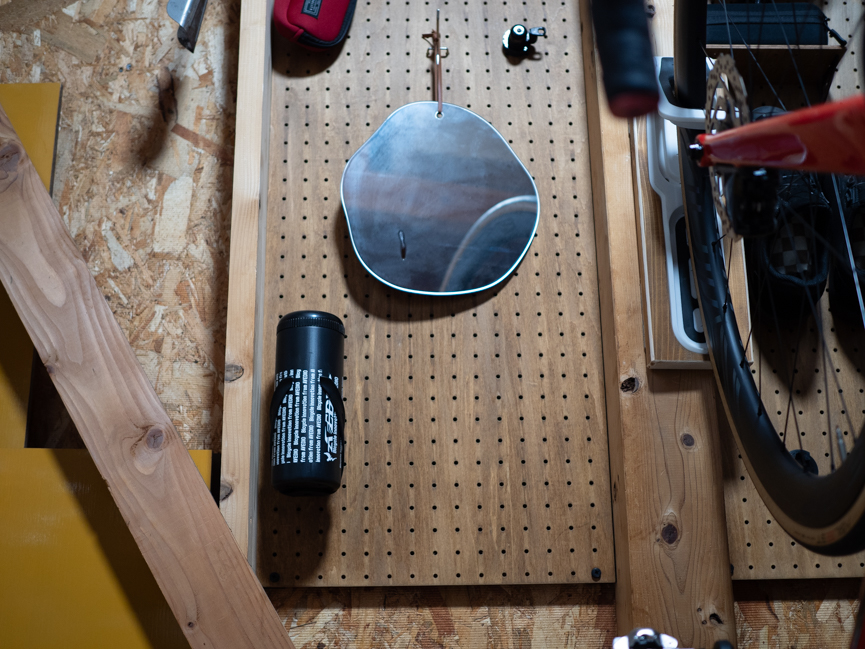 有孔ボード用ボトルケージアタッチメントの開発