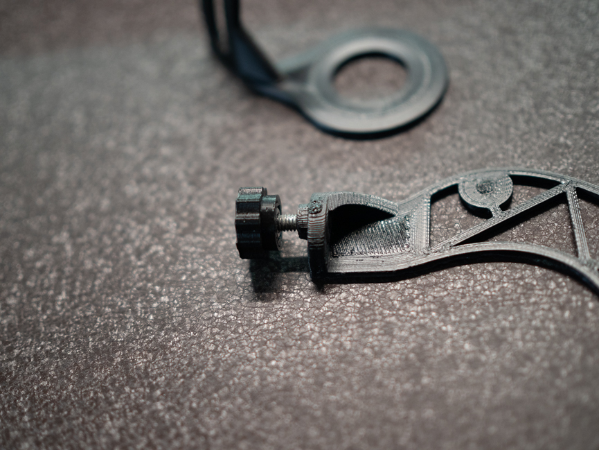 m575傾斜スタンドDeluxe版とラージハンド版