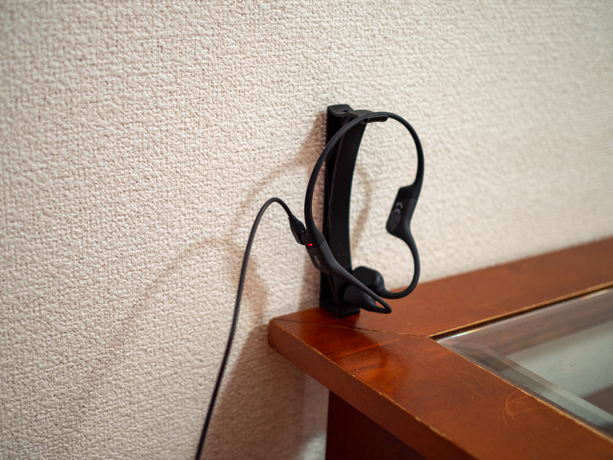 CraftsmanのつくるShokz OpenRun用スタンド/棚板(デスク)固定タイプ